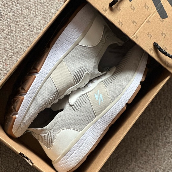 Rival tennis shoe (women’s) - Picture 3 of 4